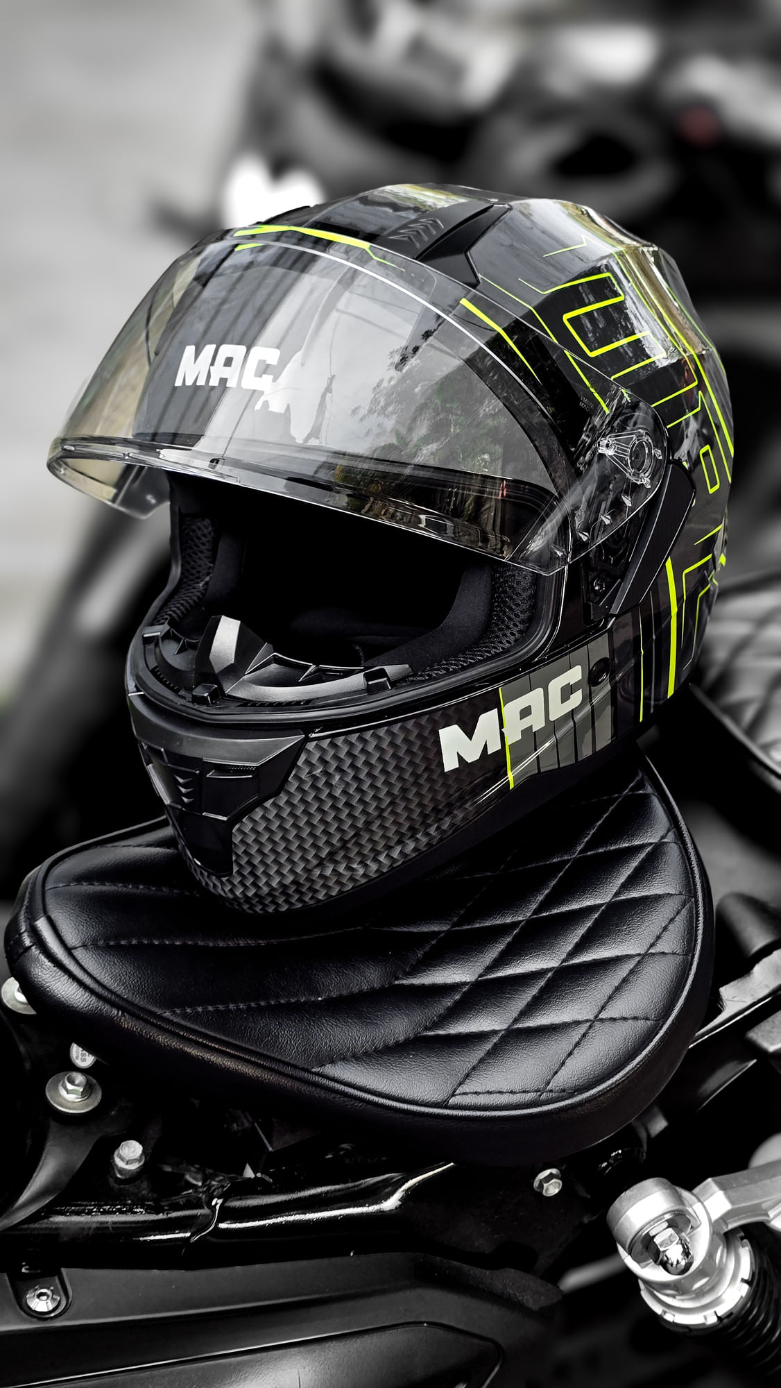 Casco MAC 067 Bass Cage Amarillo / Negro / Brillo